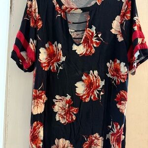 Maurices Red and Blue Cut Out Short Sleeve T-Shirt